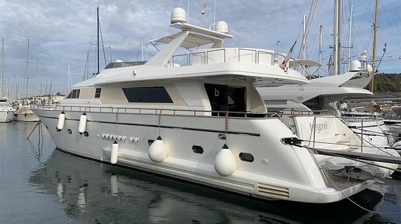 falcon 82 yacht